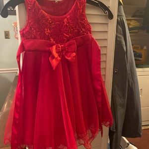 Gently used toddler girl dress  . Fits 3t to 4t